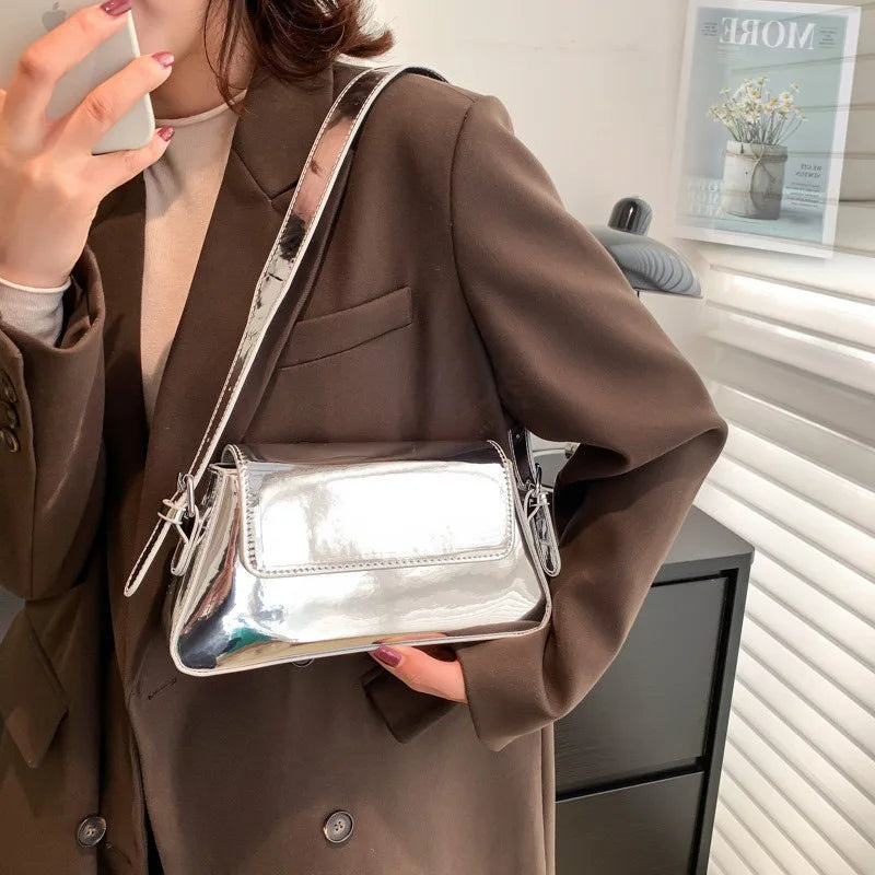 Bolsa Feminina de Ombro Vancouver - Matife 1
bolsa feminina
bolsa de ombro
bolsa de couro
bolsa transversal
bolsa tiracolo
Bolsa Feminina Prateada