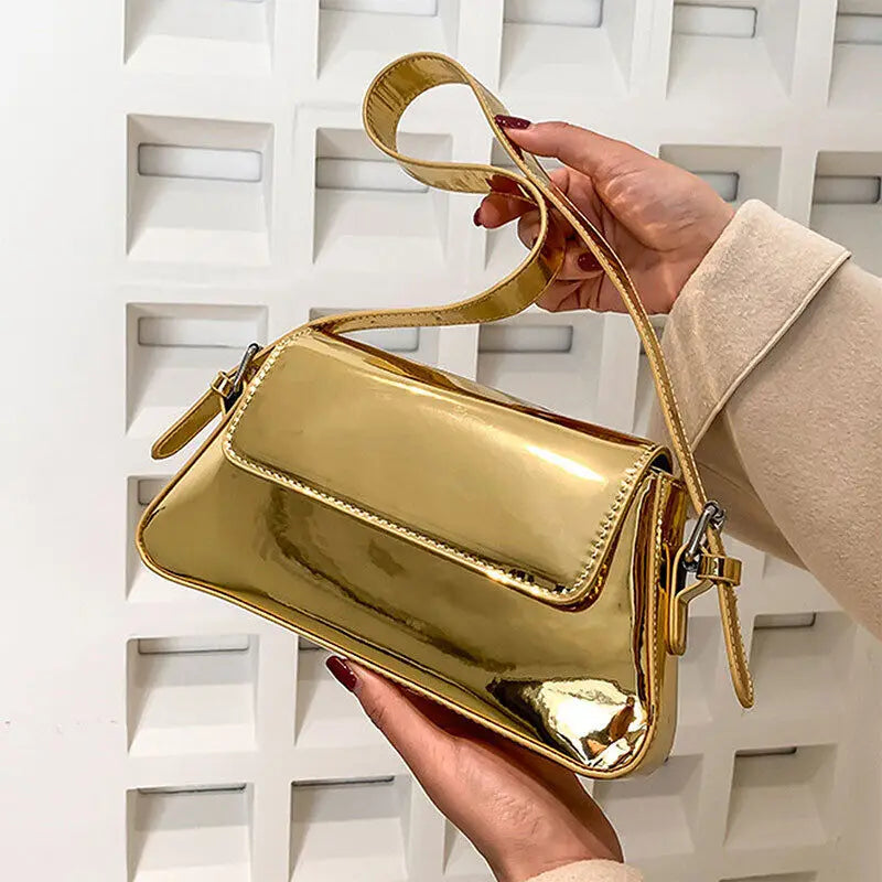 Bolsa Feminina de Ombro Vancouver - Matife 1
Bolsa Feminina de Couro Dourada
bolsa feminina
bolsa de ombro
bolsa de couro
bolsa transversal
bolsa tiracolo
Bolsa Feminina Ouro