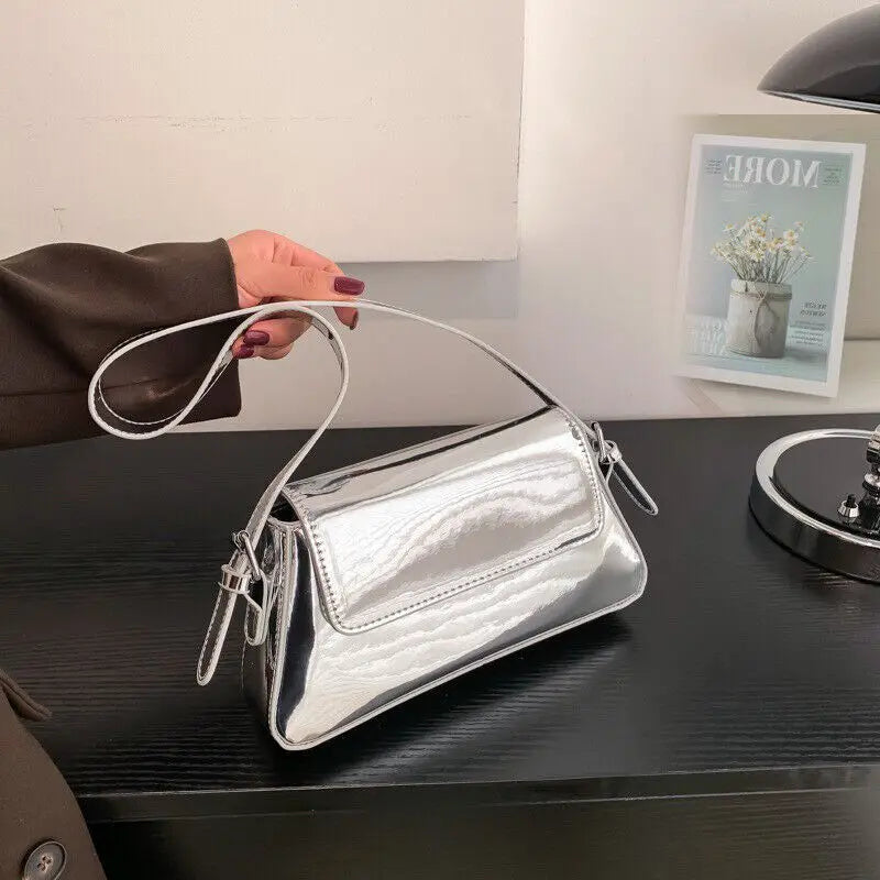 Bolsa Feminina de Ombro Vancouver - Matife 1
bolsa feminina
bolsa de ombro
bolsa de couro
bolsa transversal
bolsa tiracolo
Bolsa Feminina Prateada
