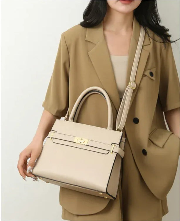 Bolsa Feminina De Couro Transversal - La Serena

bolsa feminina
bolsa transversal
bolsa de couro
bolsa tiracolo
Bolsa Feminina Bege