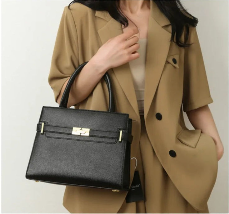 Bolsa Feminina De Couro Transversal - La Serena

bolsa feminina
bolsa transversal
bolsa de couro
bolsa tiracolo
Bolsa Feminina Preto
