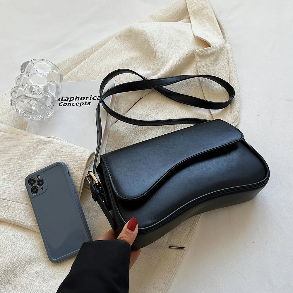Bolsa Feminina de Couro Ombro Mavi Matife 1

Bolsa Feminina de Couro Preto
bolsa feminina de couro 
bolsa de couro
bolsa tiracolo
bolsa de ombro
