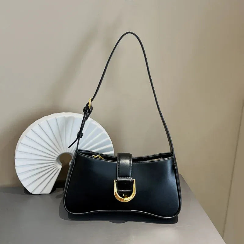 Bolsa Feminina de Couro Ombro Napoli Matfe 

Bolsa Feminina de Couro Preto
bolsa feminina de couro
bolsa de couro
bolsa tiracolo
bolsa de ombro
