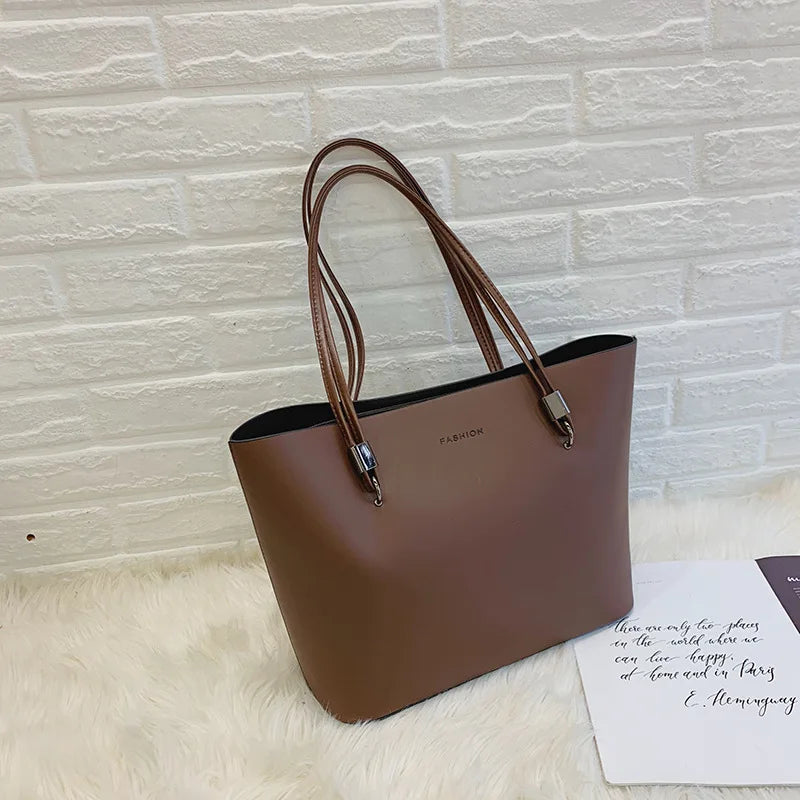 Bolsa Feminina de Couro Tote Jasmim Matife 

bolsa feminina de couro 
bolsa tote
bolsa de couro