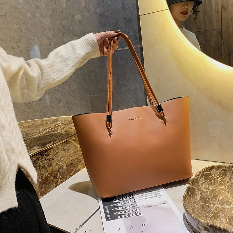 Bolsa Feminina de Couro Tote Jasmim Matife

bolsa feminina de couro 
bolsa tote
bolsa de couro