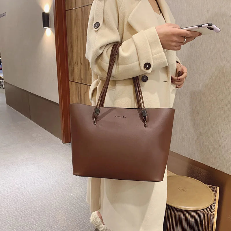 Bolsa Feminina de Couro Tote Jasmim Matife 

bolsa feminina de couro 
bolsa tote
bolsa de couro