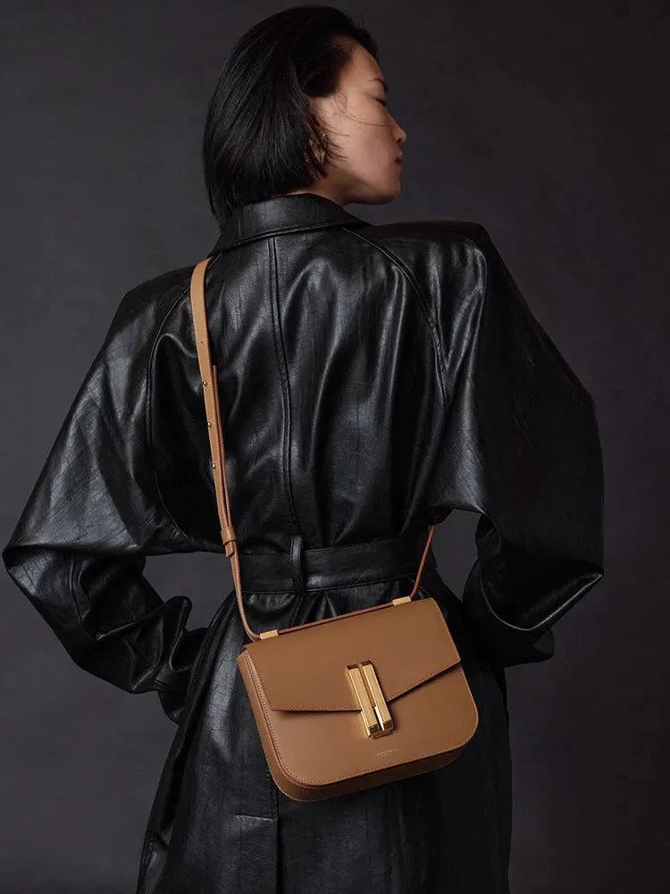 Bolsa Feminina de Couro Transversal Aizla - Matife 1

bolsa feminina de couro
bolsa transversal
bolsa de couro
bolsa tiracolo
Bolsa Feminina de Couro Marrom