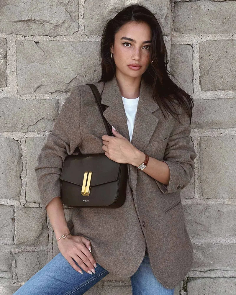 Bolsa Feminina de Couro Transversal Aizla - Matife 3

bolsa feminina de couro
bolsa transversal
bolsa de couro
bolsa tiracolo
Bolsa Feminina de Couro Preto