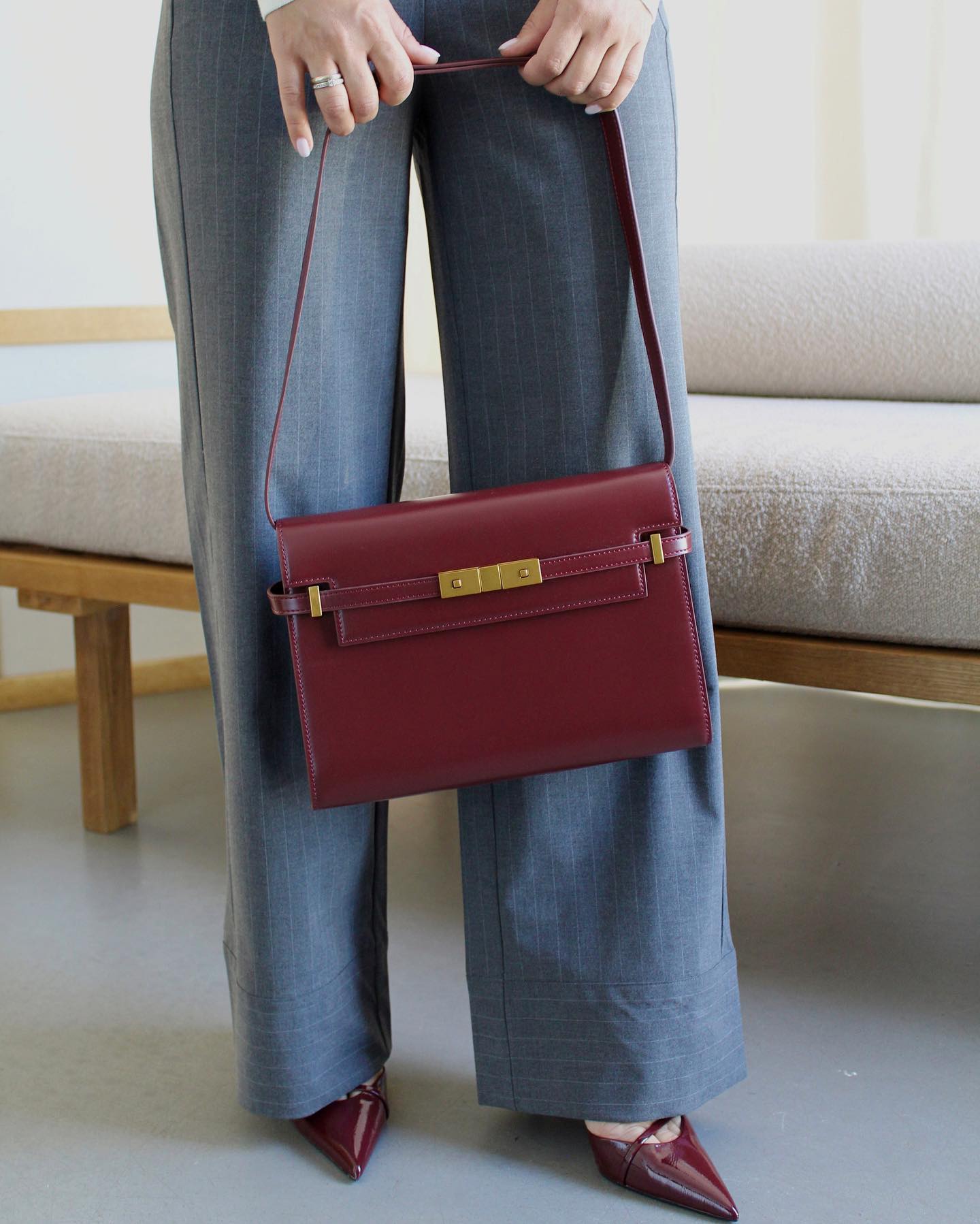 Bolsa_Feminina_de_Couro_Transversal_Madri_Matife

Bolsa Feminina de couro transversal vinho

bolsa femina de couro 