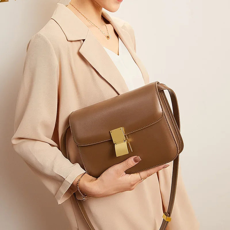 Bolsa Feminina de Couro Transversal Zaite Matife 2

bolsa feminina de couro transversal marrom

bolsa feminina de couro