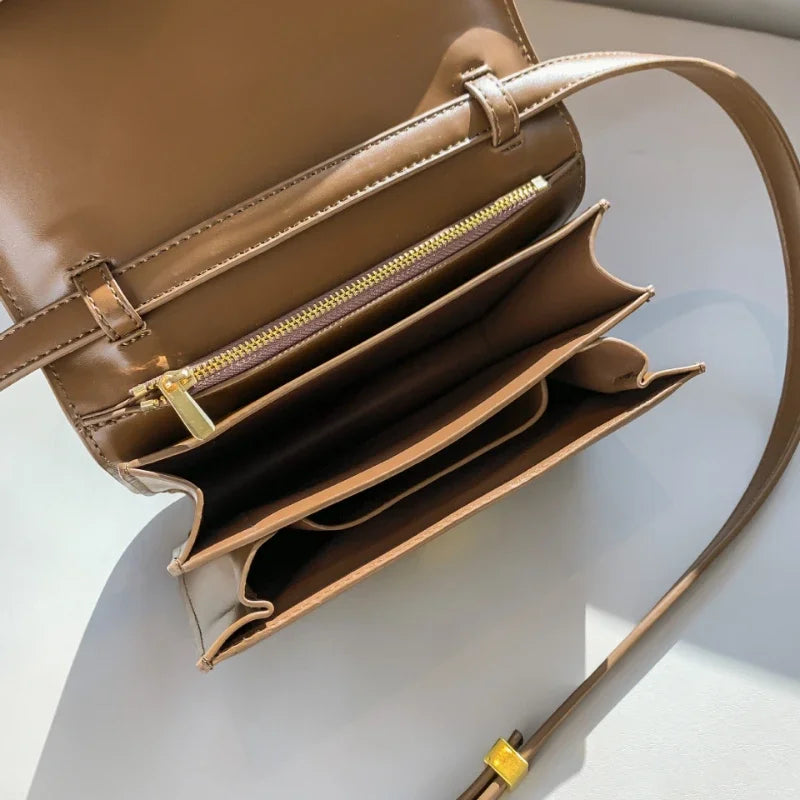 Bolsa Feminina de Couro Transversal Zaite Matife 2

bolsa feminina de couro transversal marrom

bolsa feminina de couro