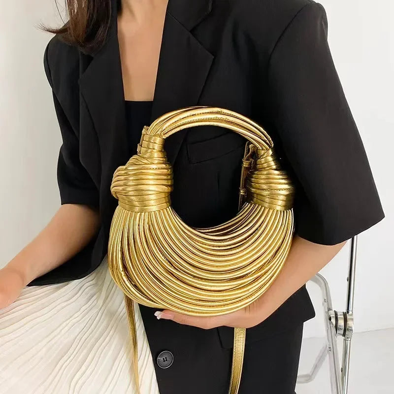 Bolsa Feminina de Mão - Esmeralda

Bolsa Feminina Dourada
bolsa feminina
bolsa de Mão
bolsa de couro
