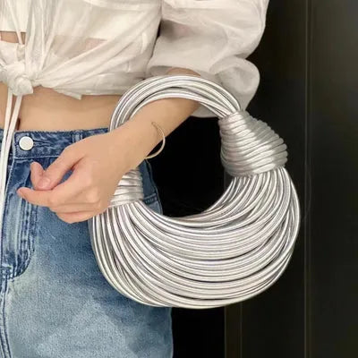 Bolsa Feminina de Mão  Esmeralda

Bolsa Feminina Prata
bolsa feminina
bolsa de Mão
bolsa de couro