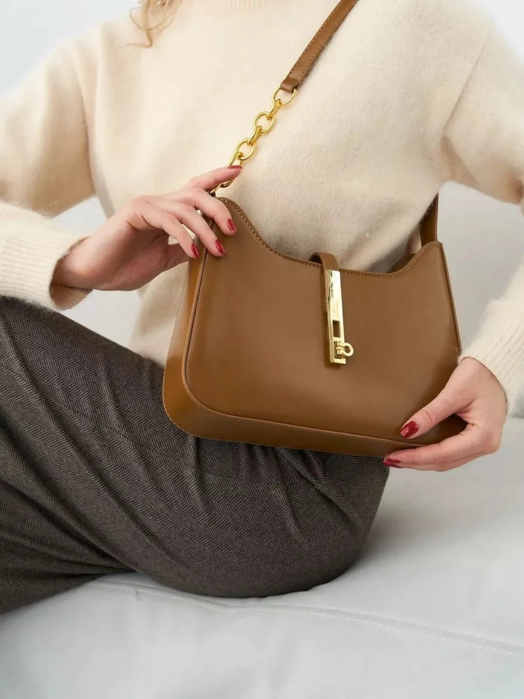 Bolsa Feminina de Ombro Glenda - Matife 1

Bolsa Feminina de Couro Marrom
bolsa feminina
bolsa de Ombro
bolsa de couro 
