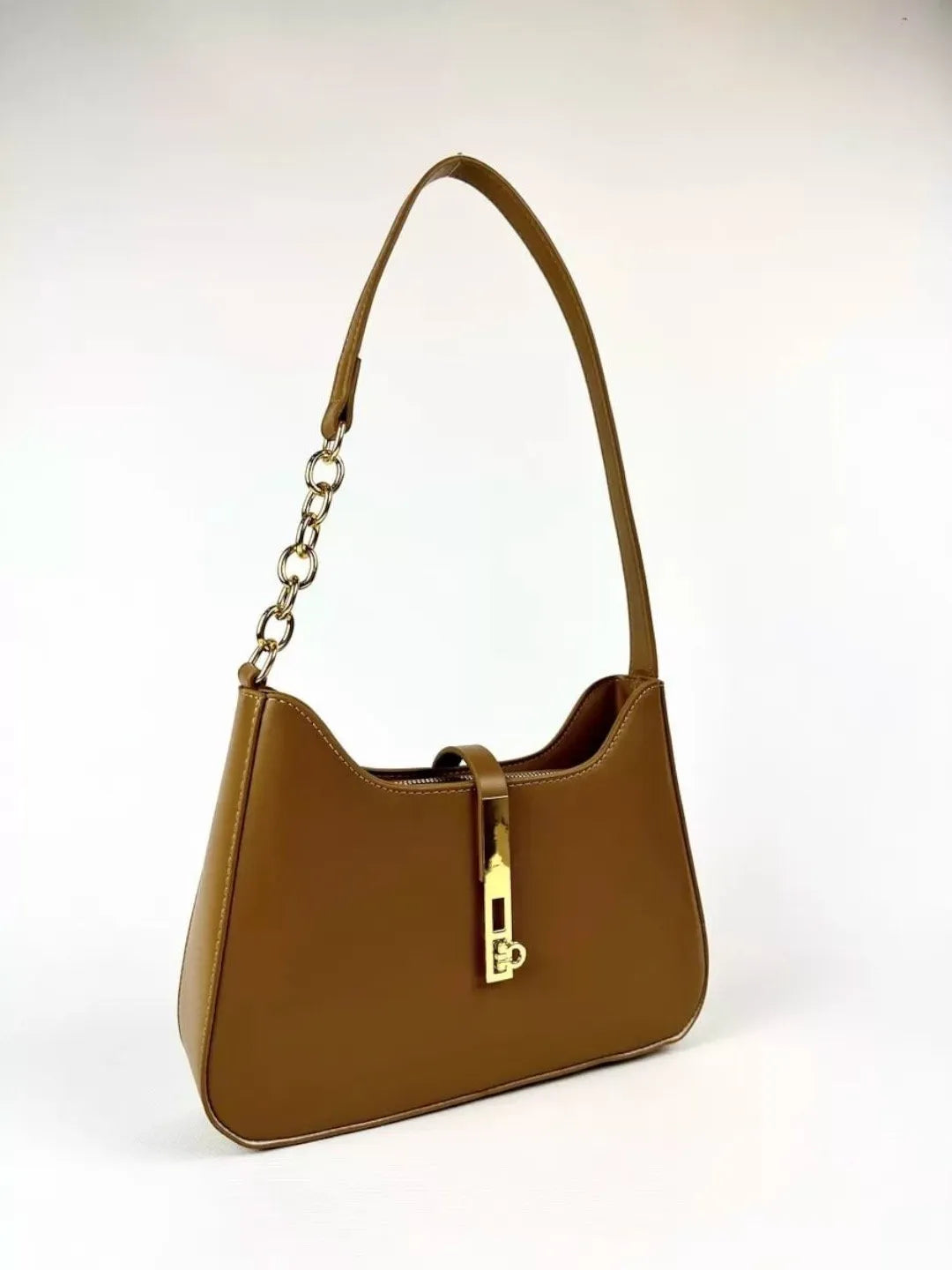 Bolsa Feminina de Ombro Glenda - Matife

Bolsa Feminina de Couro Marrom
bolsa feminina
bolsa de Ombro
bolsa de couro 