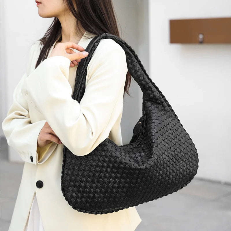 Bolsa Feminina de Ombro Pietra - Matife 1

Bolsa Feminina de Couro Preto
bolsa feminina
bolsa de ombro
bolsa de couro
bolsa transversal
bolsa tiracolo