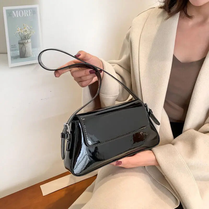 Bolsa Feminina de Ombro Vancouver - Matife 1

bolsa feminina
bolsa de ombro
bolsa de couro
bolsa transversal
bolsa tiracolo
Bolsa Feminina Preto
