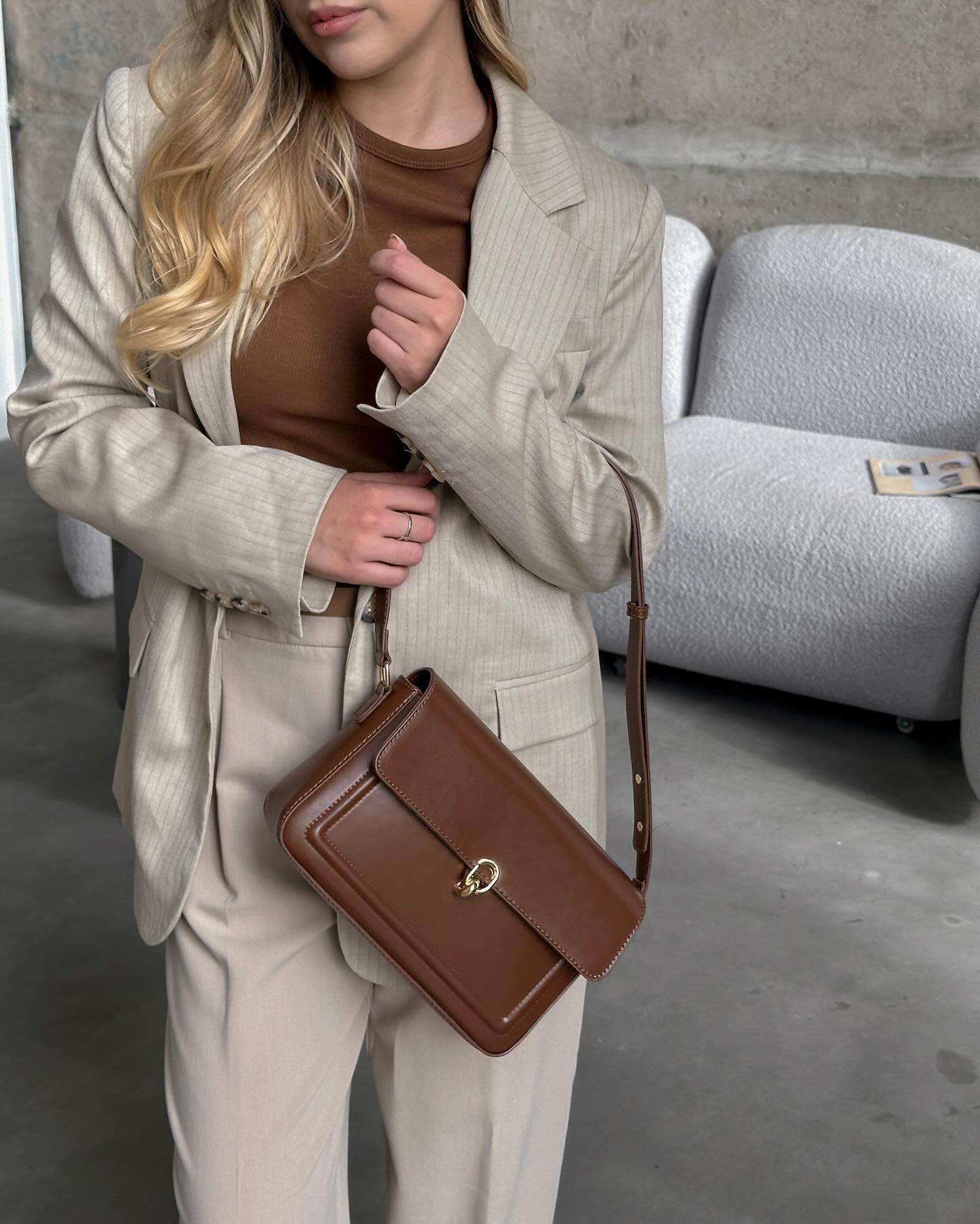 Bolsa Feminina de Ombro Verona - Matife

Bolsa Feminina de Couro Marrom
bolsa feminina
bolsa de Ombro
bolsa de couro