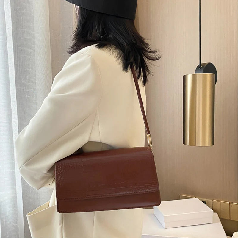 Bolsa Feminina de Ombro Zaya - Matife  1

Bolsa Feminina de Couro Marrom
bolsa feminina
bolsa de Mão
bolsa de couro